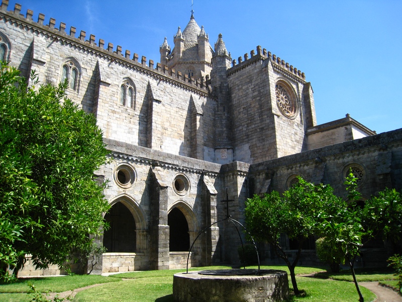 Évora cathedral cloisters